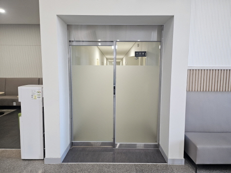 1층 여자기숙사 입구 내부사진